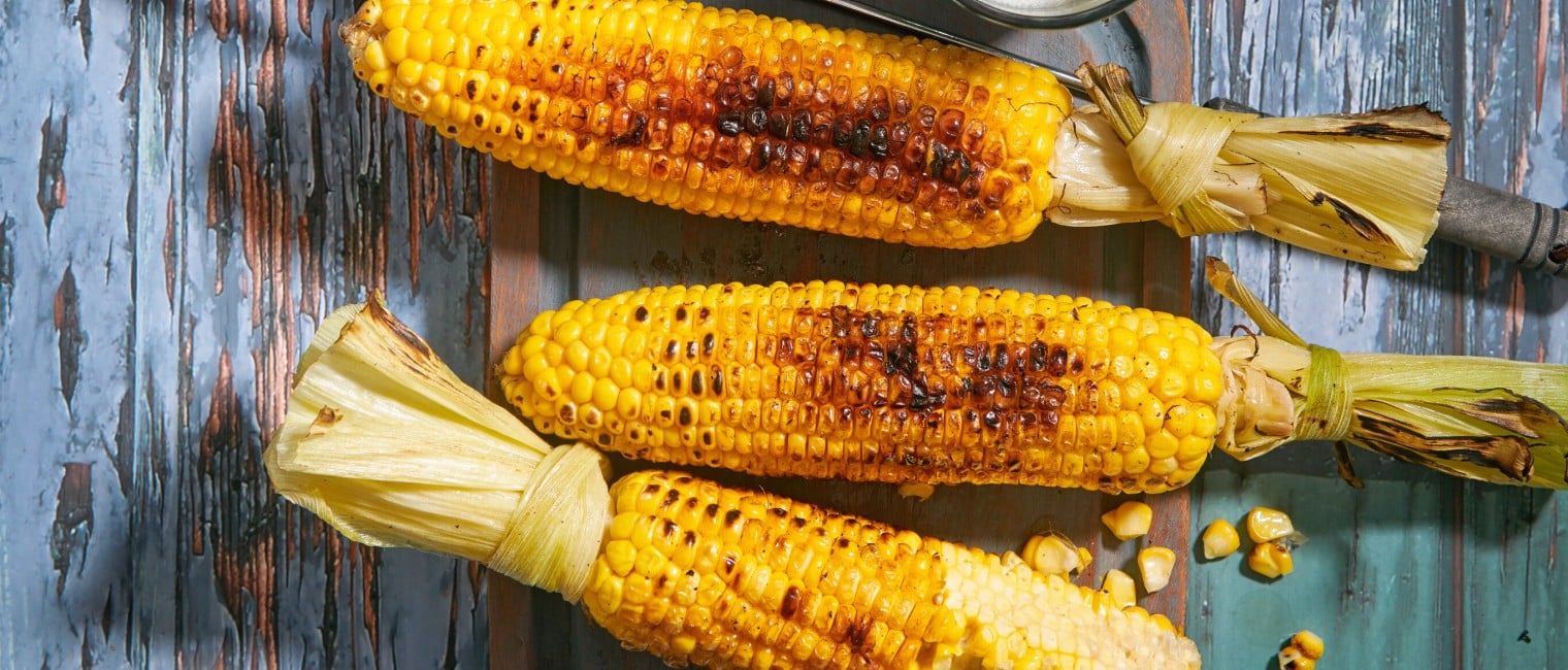 SPAR Mahlzeit Gegrillte Kokosmaiskolben mit Tomaten-Papaya-Salat