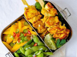 SPAR Mahlzeit Satay-Spiesse mit fruchtigen Mangosalat