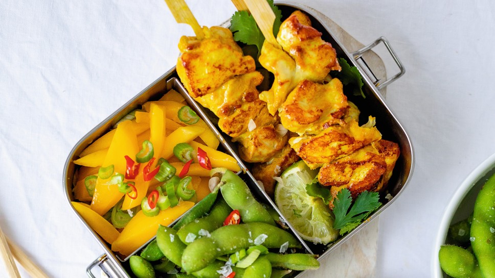 SPAR Mahlzeit Satay-Spiesse mit fruchtigen Mangosalat