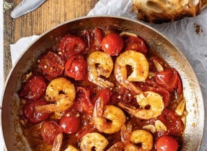 Garnelen mit geschmorten Tomaten