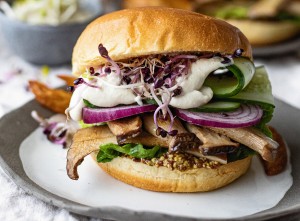 SPAR Mahlzeit Austernpilz-Burger mit Cashew-Sauce