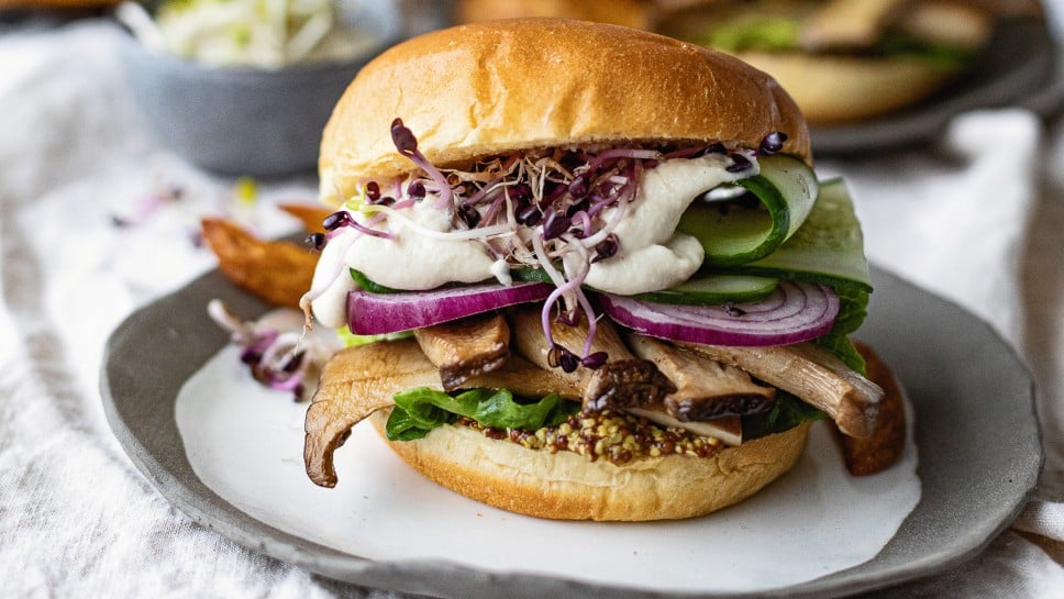 SPAR Mahlzeit Austernpilz-Burger mit Cashew-Sauce