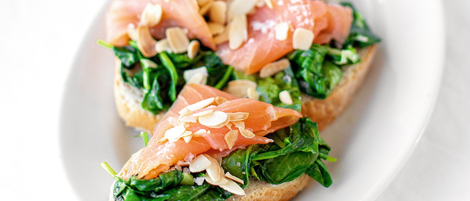 SPAR Mahlzeit Bärlauch-Crostini mit Räucherlachs