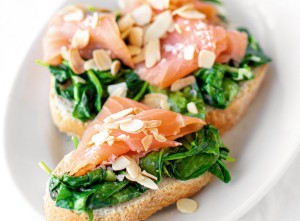 SPAR Mahlzeit Bärlauch-Crostini mit Räucherlachs