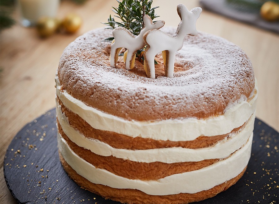 Weihnachts-Schichtkuchen mit geschmorten Kumquats