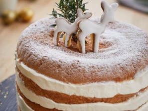 SPAR Mahlzeit Weihnachts-Schichtkuchen mit geschmorten Kumquats und Cointreau-Creme
