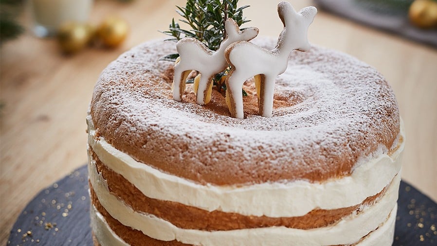 SPAR Mahlzeit Weihnachts-Schichtkuchen mit geschmorten Kumquats und Cointreau-Creme
