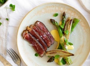 SPAR Mahlzeit Dry-Aged Ribeye - Salzschalotten - grüner Spargel