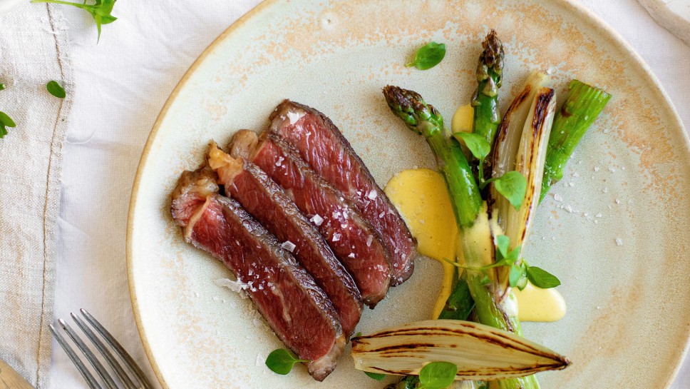 SPAR Mahlzeit Dry-Aged Ribeye - Salzschalotten - grüner Spargel