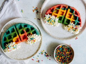 SPAR Mahlzeit Regenbogenwaffeln mit Schlagobers-Wolken