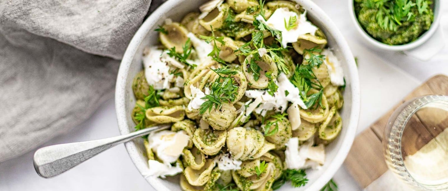 SPAR Mahlzeit Orecchiette mit Karottengrünpesto und Burrata 