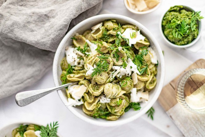 SPAR Mahlzeit Orecchiette mit Karottengrünpesto und Burrata 