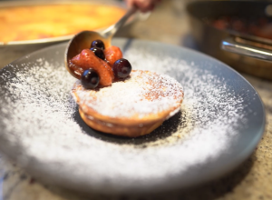 SPAR Mahlzeit Gebackener Labneh-Auflauf mit Portweinbeeren