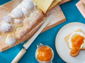 SPAR Mahlzeit Osterbrioche mit Marillen und Rhabarbermarmelade