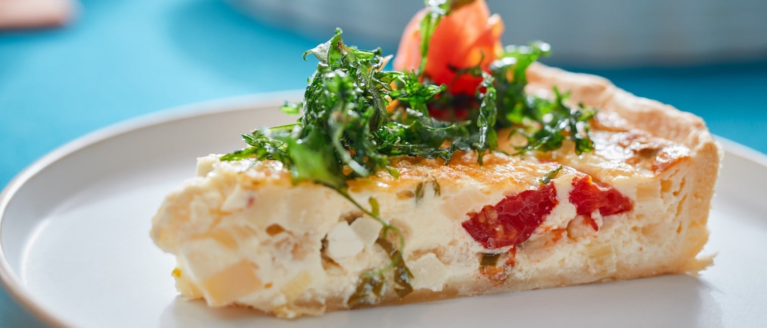 SPAR Mahlzeit Spargeltarte mit Tomaten, Radieschen und Rucola