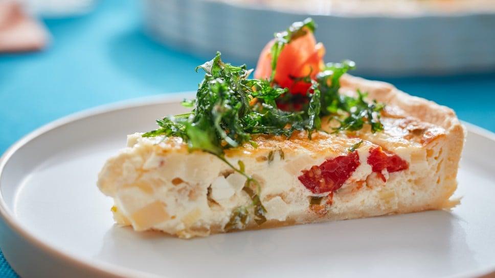 SPAR Mahlzeit Spargeltarte mit Tomaten, Radieschen und Rucola