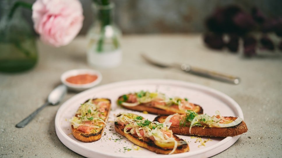 SPAR Mahlzeit Crostini mit Rhabarber und Fenchelsalat