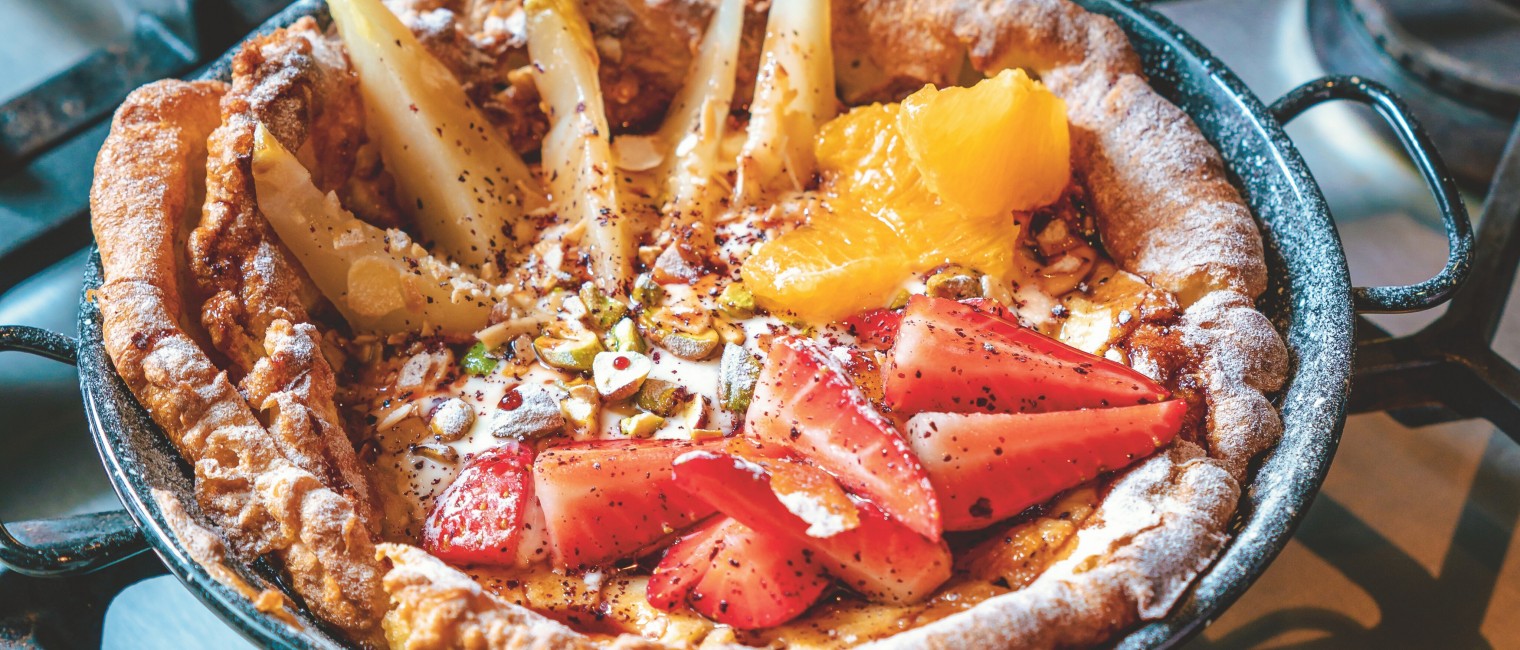 SPAR Mahlzeit Dutch Pancake mit Erdbeeren und pochierten Birnen
