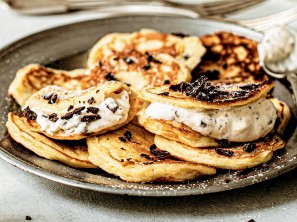SPAR Mahlzeit Cannoli-Pancakes mit Topfen-Kaffee-Creme
