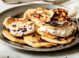 SPAR Mahlzeit Cannoli-Pancakes mit Topfen-Kaffee-Creme