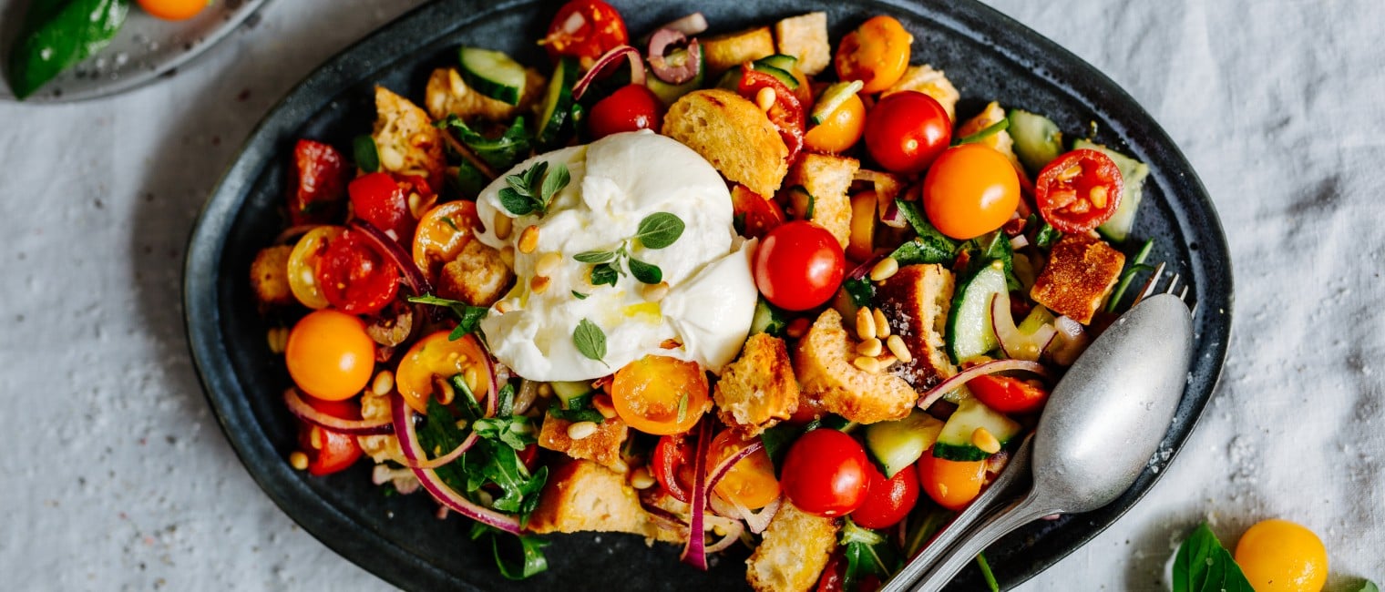 SPAR Mahlzeit Panzanella mit bunten Tomaten und Burrata
