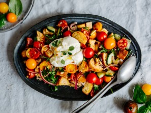 SPAR Mahlzeit Panzanella mit bunten Tomaten und Burrata