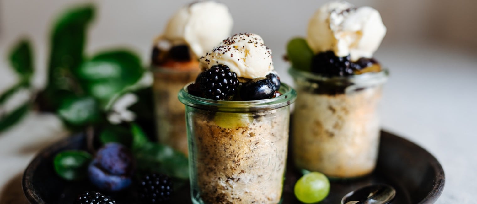 SPAR Mahlzeit Mohnküchlein mit Eis und herbstlichen Früchten