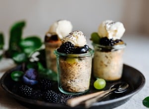 SPAR Mahlzeit Mohnküchlein mit Eis und herbstlichen Früchten