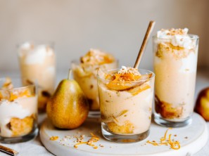 SPAR Mahlzeit Trifle aus Biskuit, Orangen-Sabayon und marinierten Birnen