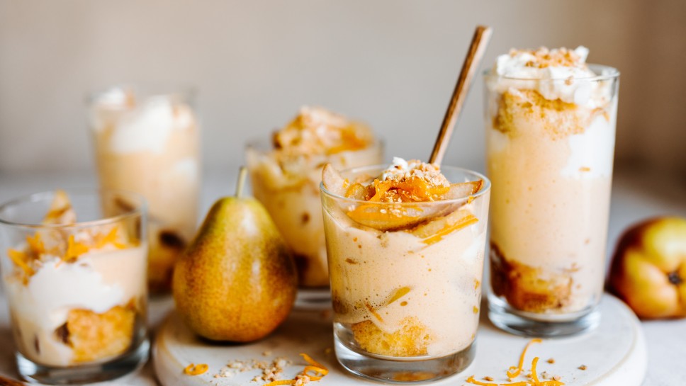 SPAR Mahlzeit Trifle aus Biskuit, Orangen-Sabayon und marinierten Birnen