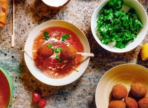 SPAR Mahlzeit Kürbis-Arancini auf Tomatenspiegel