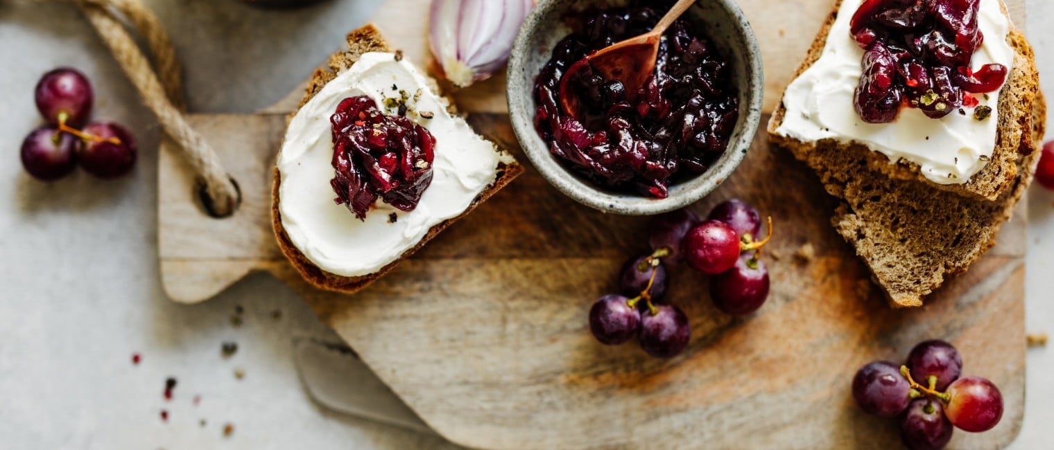 SPAR Mahlzeit Zwiebel-Chutney mit Preiselbeeren, Essig und Rotwein