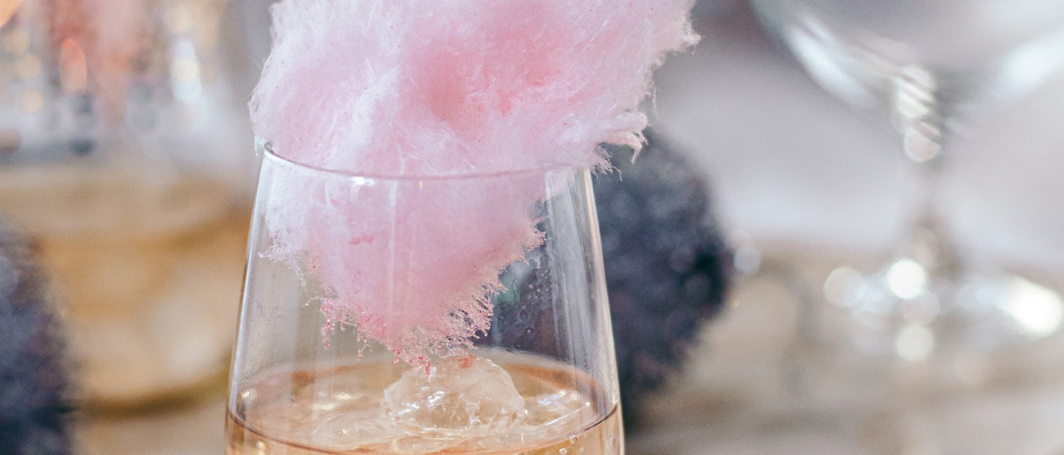 SPAR Mahlzeit Champagner-Wermut-Cocktail mit Zuckerwatte