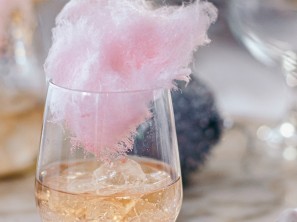 SPAR Mahlzeit Champagner-Wermut-Cocktail mit Zuckerwatte