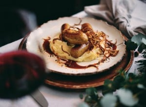 Veggie Bratwurst mit Erdäpfel-Sellerie-Püree