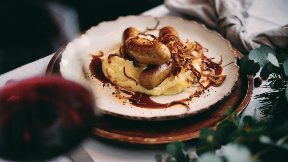 SPAR Mahlzeit Veggie Bratwurst mit Erdäpfel-Sellerie-Püree