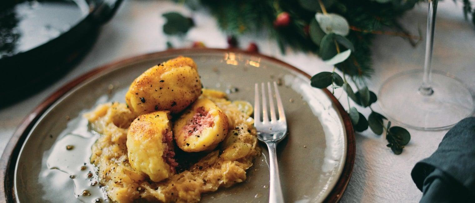 SPAR Mahlzeit Selchfleisch-Knödel auf Rieslingkraut mit Trauben