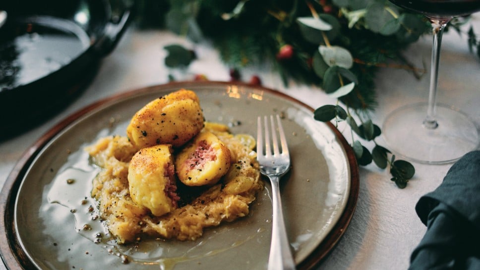SPAR Mahlzeit Selchfleisch-Knödel auf Rieslingkraut mit Trauben