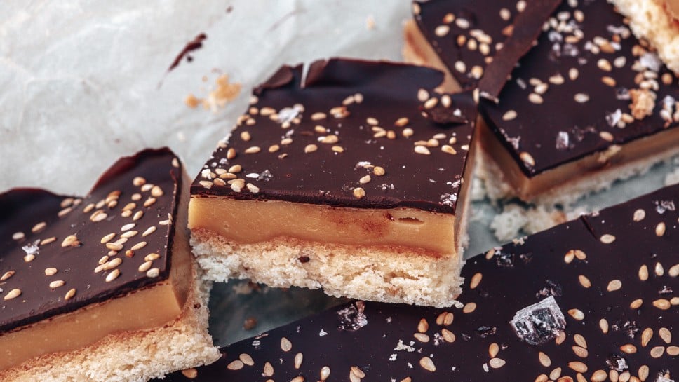 SPAR Mahlzeit Millionaire's Shortbread mit Tahinkaramell