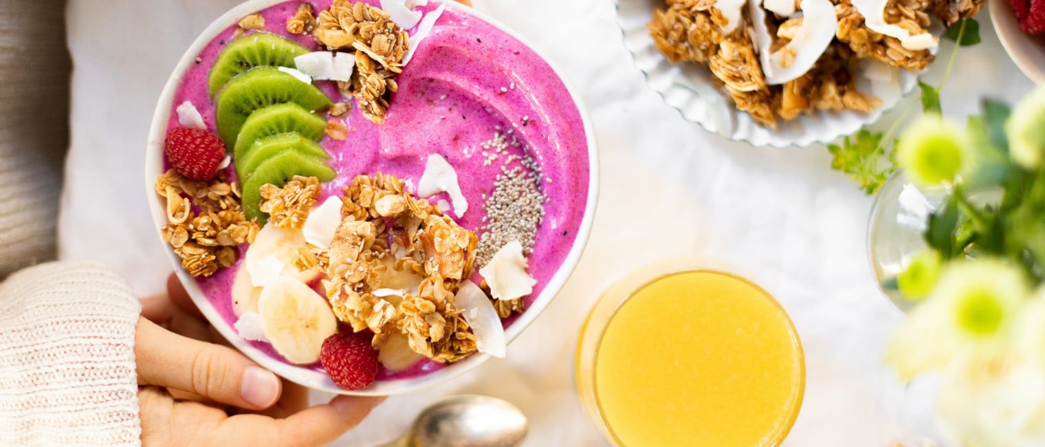 SPAR Mahlzeit Smoothie-Bowl mit Kokos-Granola