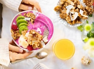 SPAR Mahlzeit Smoothie-Bowl mit Kokos-Granola