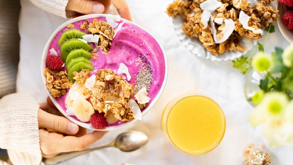 SPAR Mahlzeit Smoothie-Bowl mit Kokos-Granola
