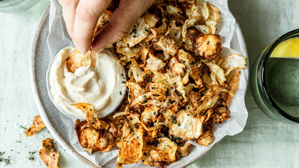 SPAR Mahlzeit Crunchy Sellerie-Chips mit veganer Chili-Mayonnaise