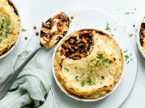 SPAR Mahlzeit Selleriepüree-Kruste auf Linsenauflauf