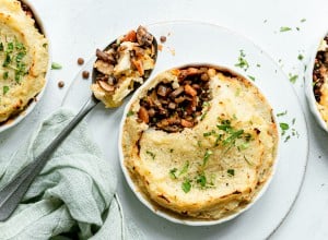 Selleriepüree-Kruste auf Linsenauflauf