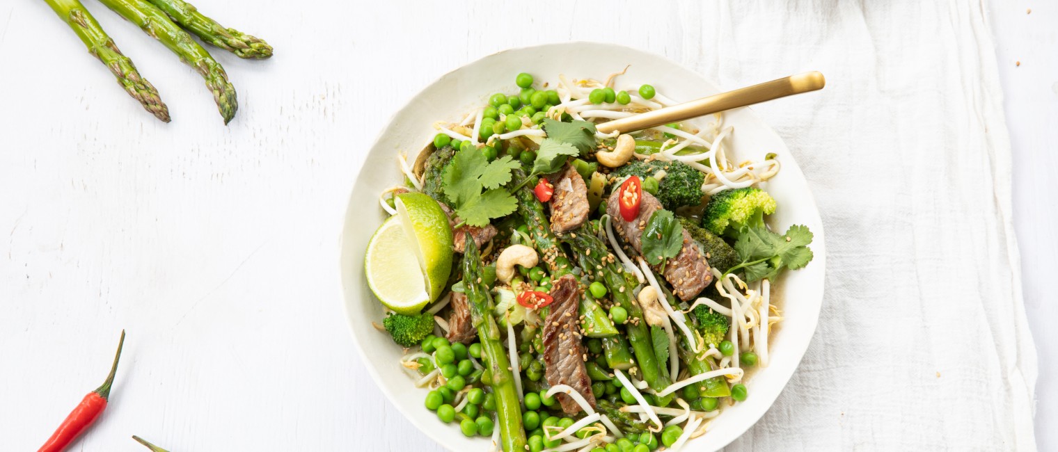 SPAR Mahlzeit Wok-Pfanne mit grünem Spargel und Rindsfiletstreifen