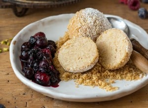 SPAR Mahlzeit Topfen-Knödel mit Beeren-Ragout