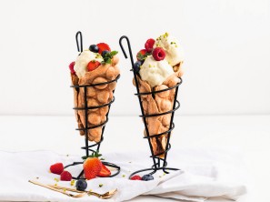 SPAR Mahlzeit Vegane Reiswaffeln mit Eis und frischen Beeren