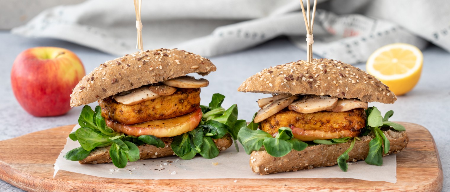 SPAR Mahlzeit Vegane Filet-Burger mit karamellisierten Apfelscheiben