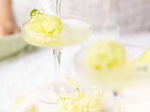 SPAR Mahlzeit Gurken-Holunder-Granita mit Prosecco